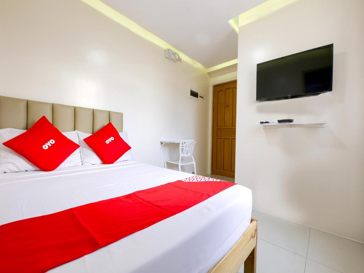 Oyo 783 Freemont Place Paranaque City ภายนอก รูปภาพ