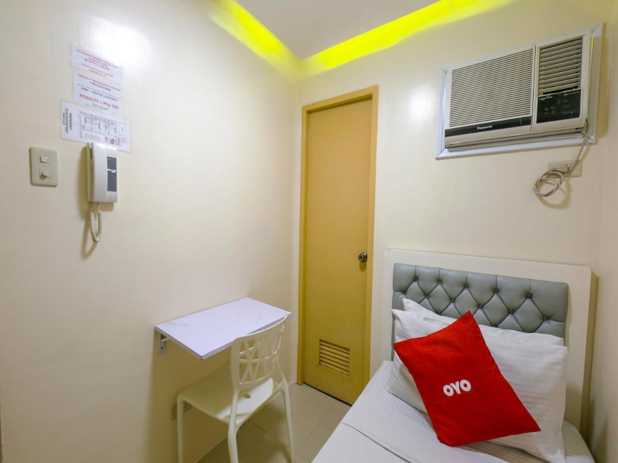 Oyo 783 Freemont Place Paranaque City ภายนอก รูปภาพ