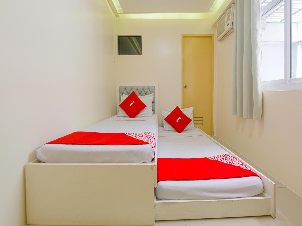 Oyo 783 Freemont Place Paranaque City ภายนอก รูปภาพ