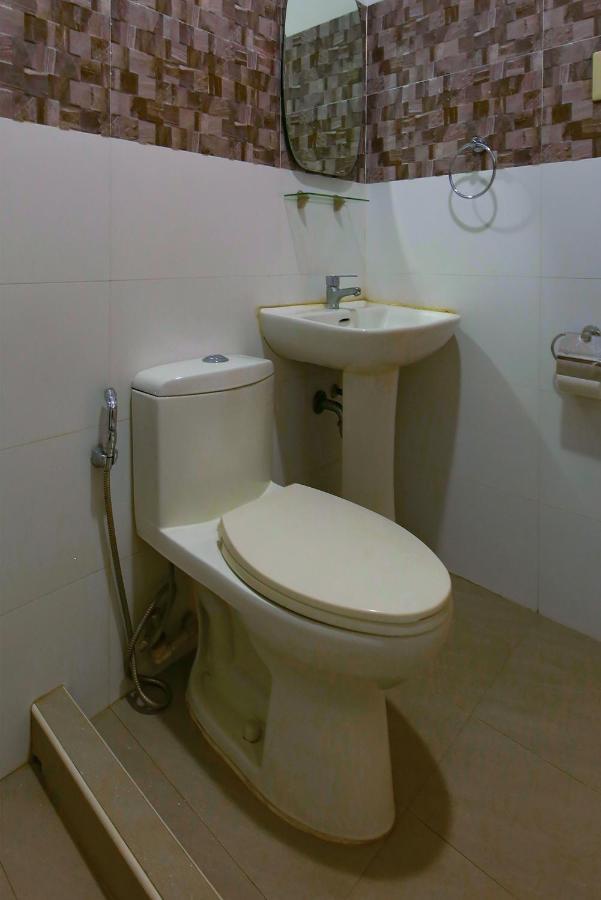 Oyo 783 Freemont Place Paranaque City ภายนอก รูปภาพ
