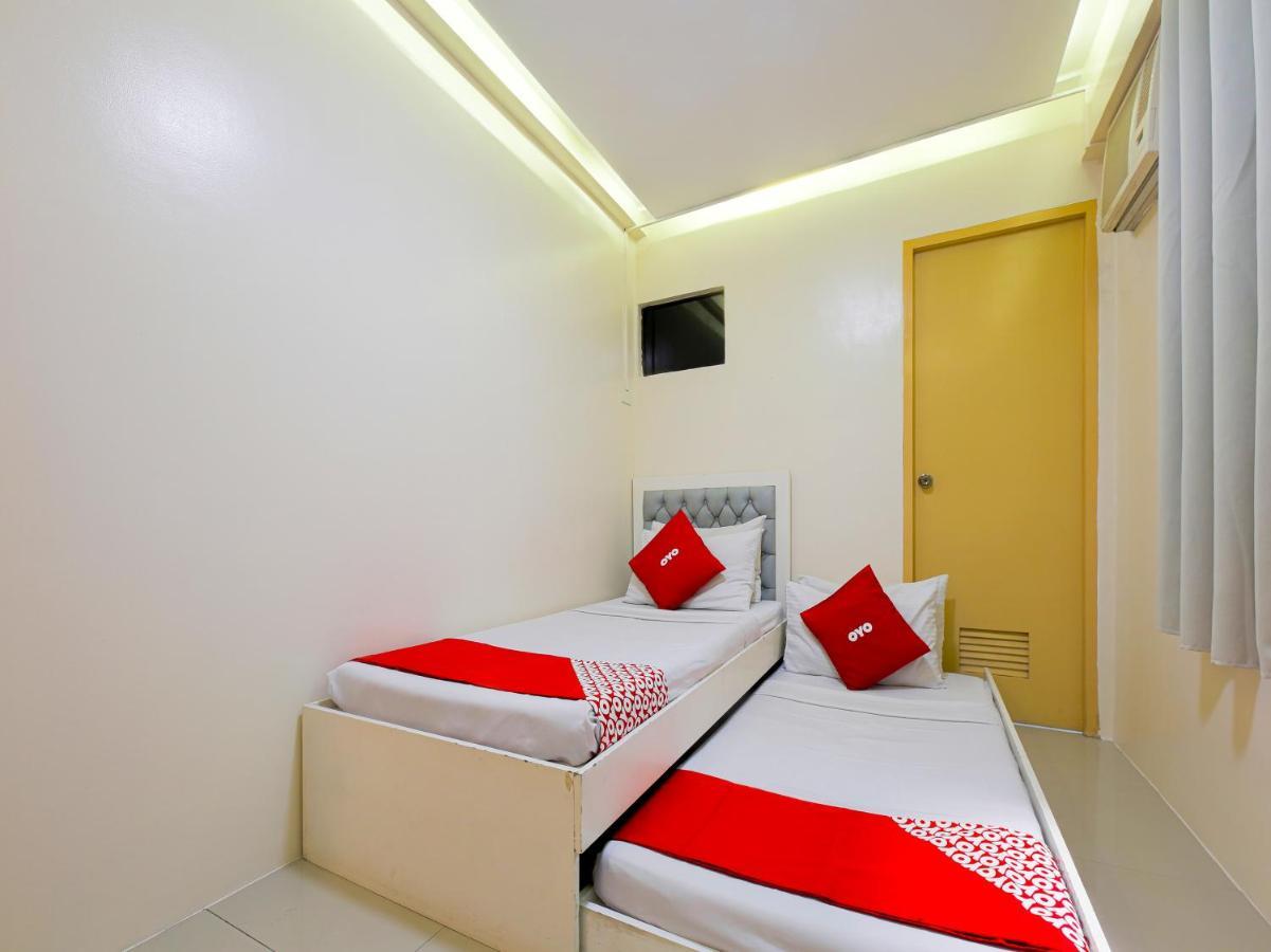 Oyo 783 Freemont Place Paranaque City ภายนอก รูปภาพ
