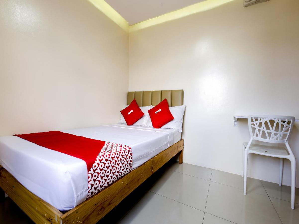 Oyo 783 Freemont Place Paranaque City ภายนอก รูปภาพ