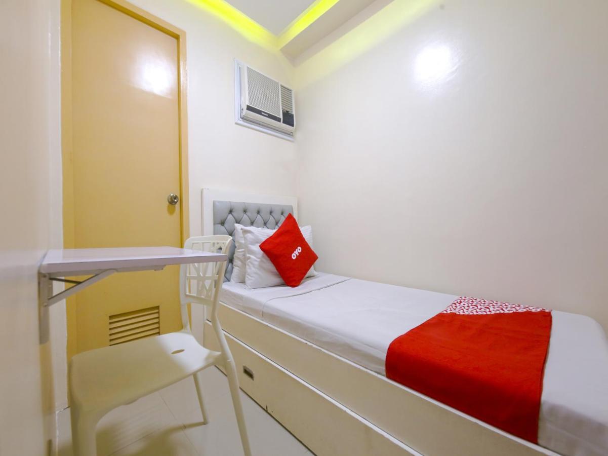 Oyo 783 Freemont Place Paranaque City ภายนอก รูปภาพ