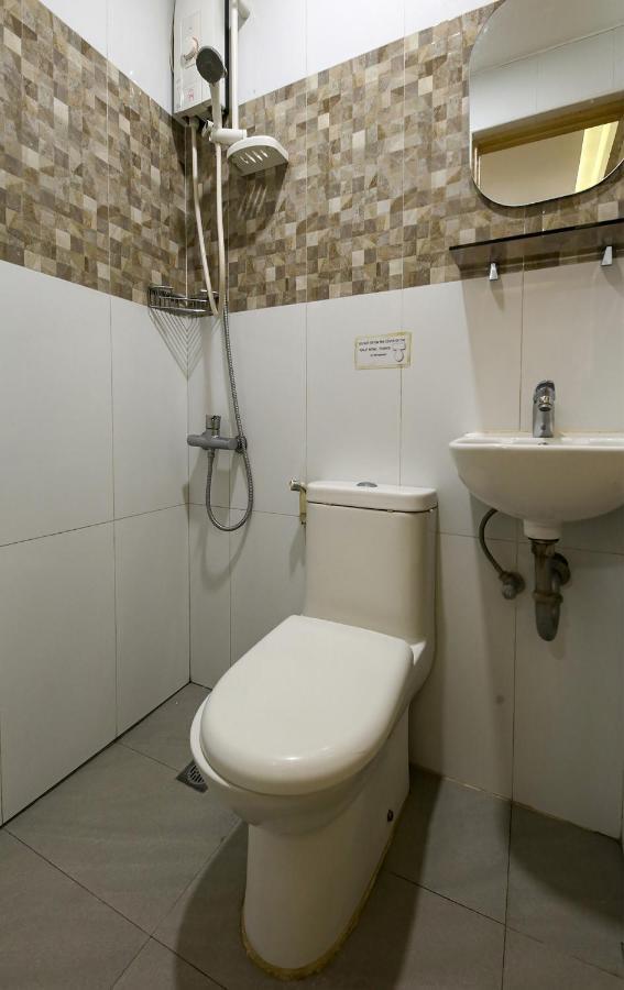 Oyo 783 Freemont Place Paranaque City ภายนอก รูปภาพ